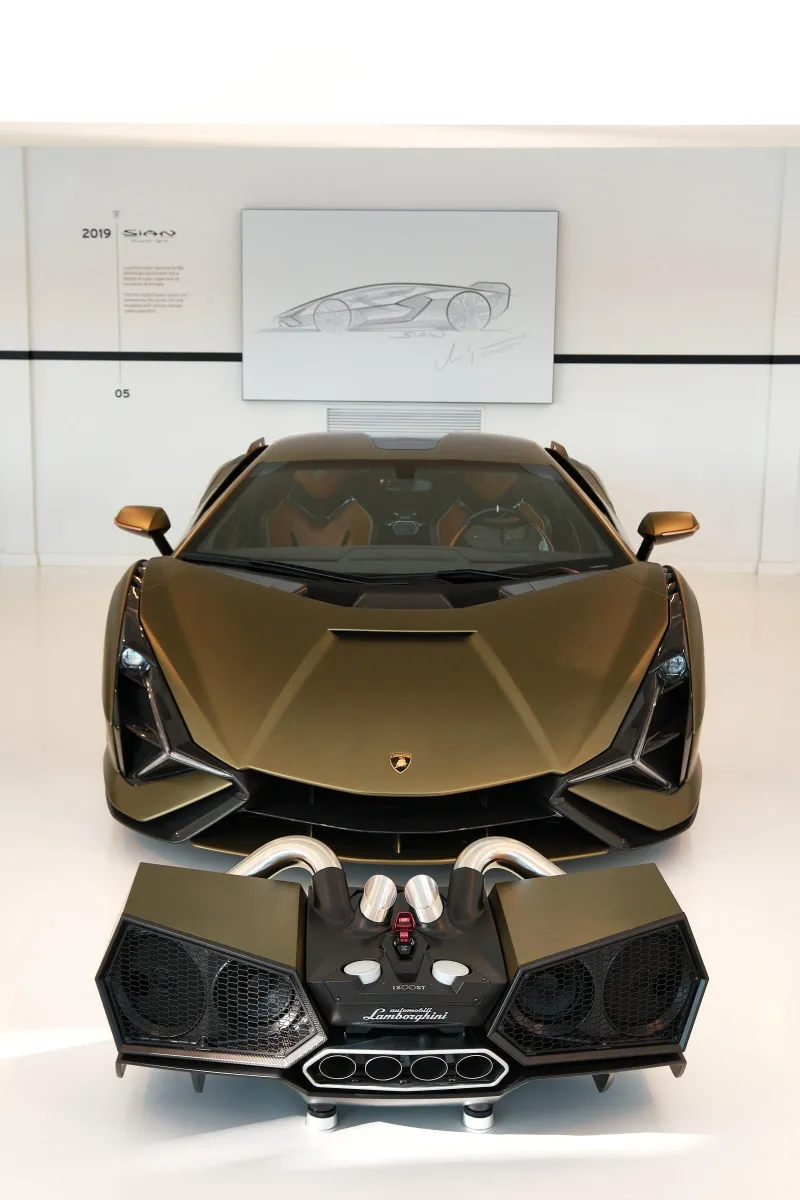 ixoost-esavox-el-sistema-de-sonido-fabricado-a-mano-a-partir-del-escape-de-un-superdeportivo-lamborghini