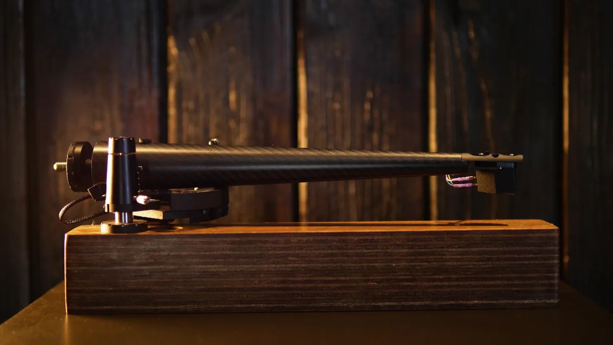 Wand Dark-Light Tonearm