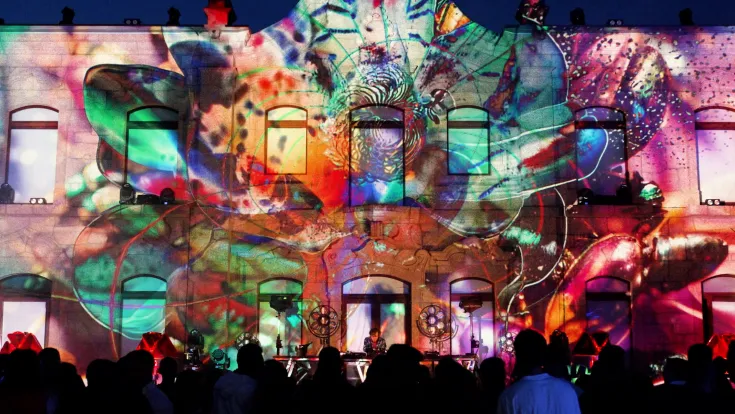 Arte digital y música con proyectores Christie