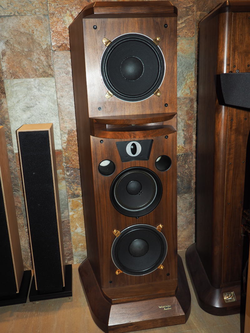 Detalles de las showrooms Assai Audio