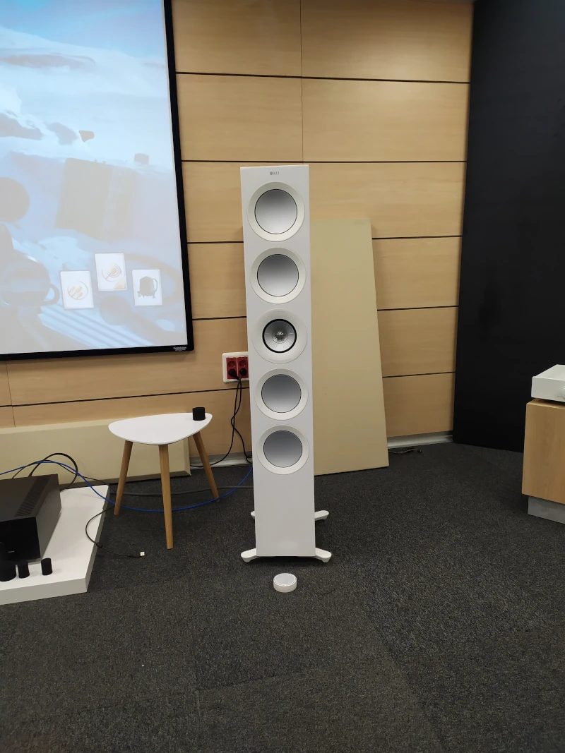 Gedelson, distribuidor en España de Kef, Hegel