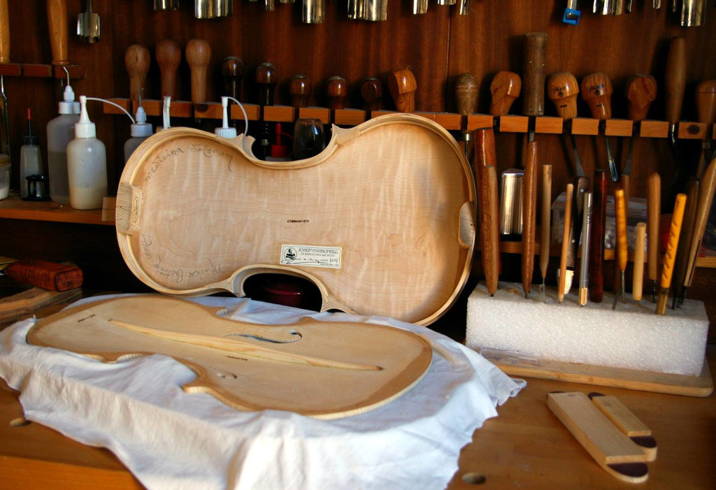 Josep Carbonell, luthier de Barcelona