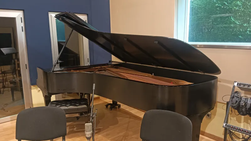 Toni Paris, Estudi 44.1