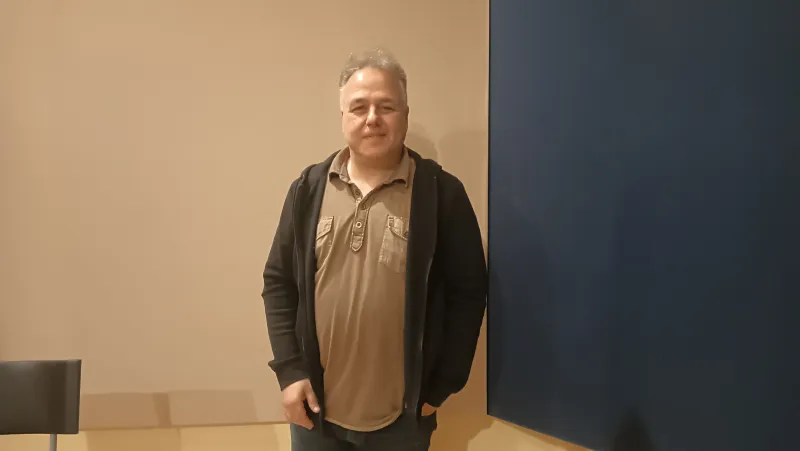 Toni Paris, Estudi 44.1